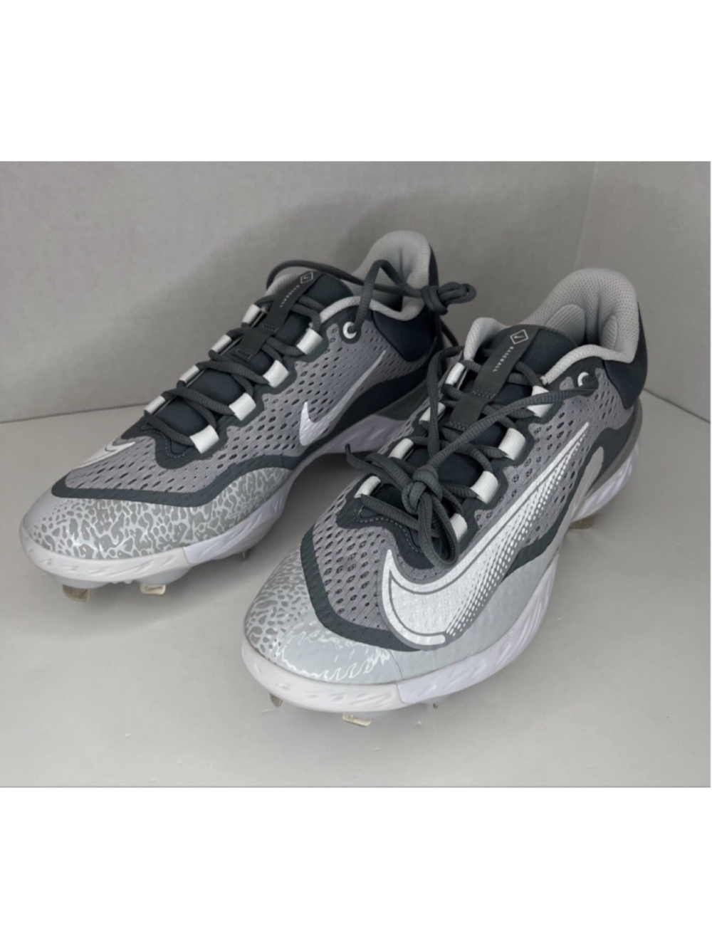 Nike Alpha Huarache Elite 4 Low Baseball Cleats Grey DJ6521-012 Men's Size 10 - Picture 3 of 5